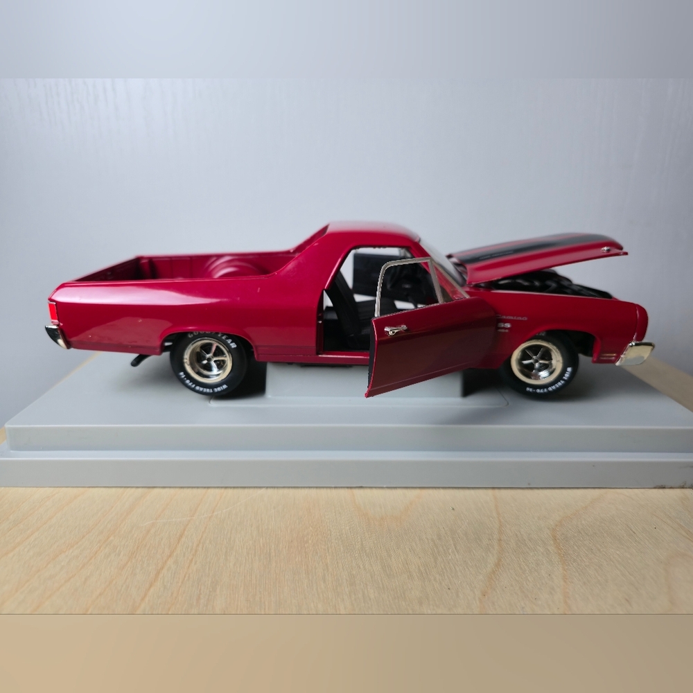 American Muscle '70 El Camino SS454 Model Car - Picture 10 of 16